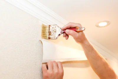 Pose de papier peint à Mancenans-Lizerne — revêtements muraux et toiles de verre